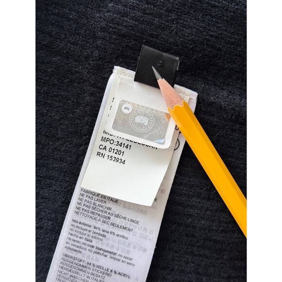 Canada Goose Logo Beanie Pom Toque Wool Blend - Picture 6 of 9